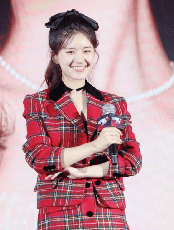 身材|赵露思活动生图遭疯传，失去百万修图师后，这身材是认真的？