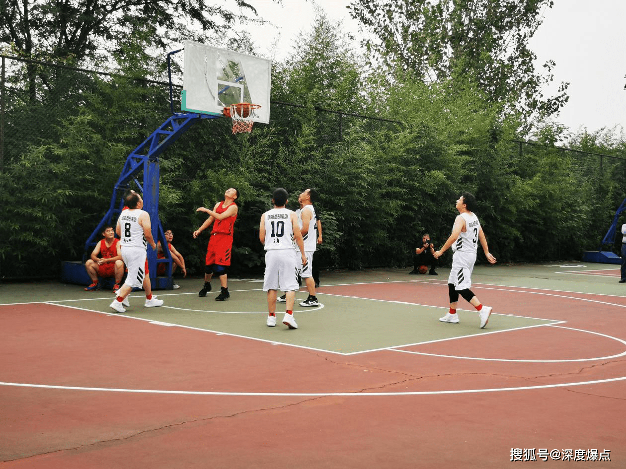 心在篮球框旁边猜成语_篮球框里投心猜成语(2)