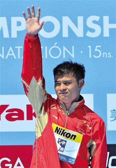 已经加入澳大利亚国籍的中国跳水世界冠军李世鑫就最近中国体坛备受