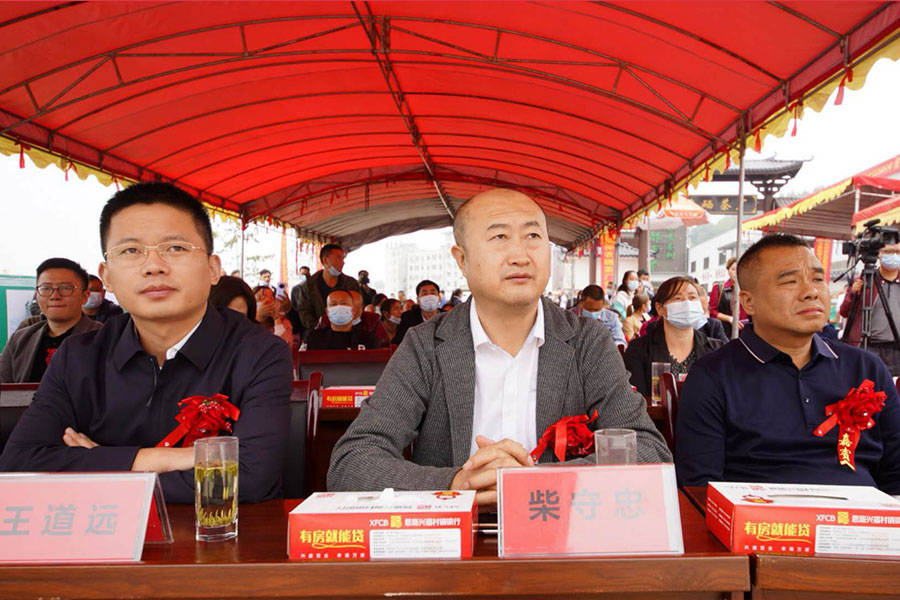 巴东2020年GDP_巴东邓明伟