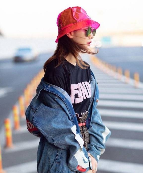 牛仔外套搭配什么帽子好看 dc32b662d6e04409bdffabd7c72025e8.jpeg