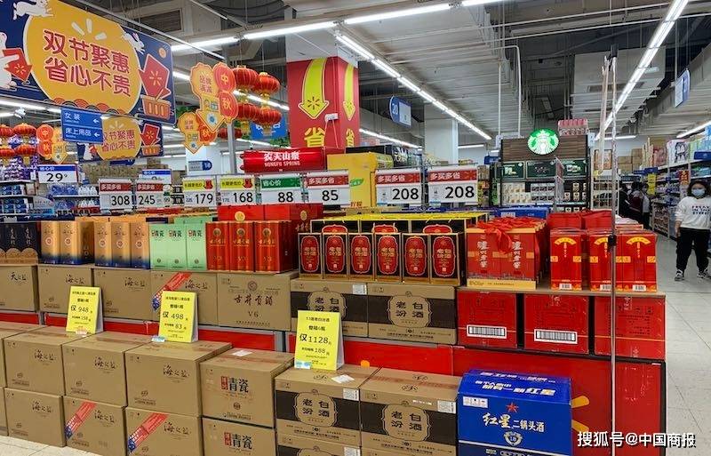 一家|高端白酒成箱卖 先涨价后促销 今年中秋你买酒了吗？