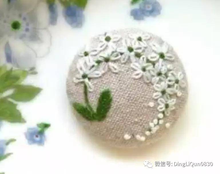 手绣|「刺绣作品」50款时尚的手绣布料纽扣，也许用的到！