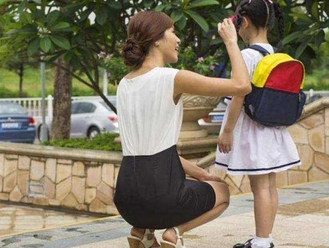 幼园班主任建议:最好别让女孩穿裙子上学,理由中肯又真实