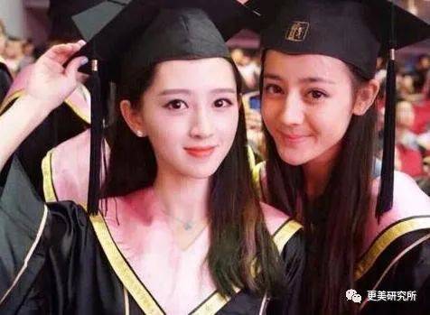 单照美|热巴求你赶紧抗衰吧，单照美出圈，合影却被十八线吊打？