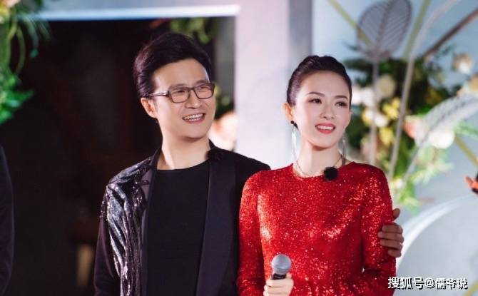 章子怡晒一家五口全家福,首次曝光的儿子正面