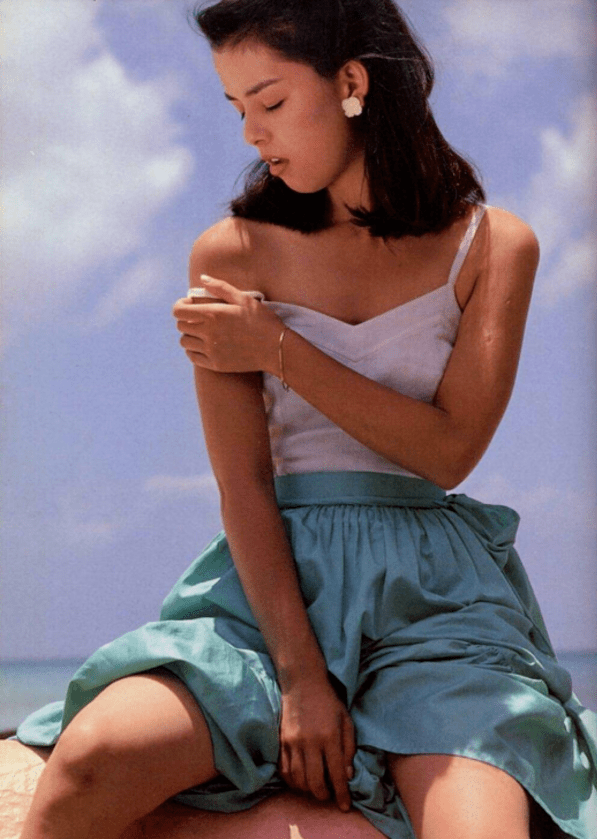 美少女|吊打鞠婧祎的真·四千年美少女，这方脸却甜到极致的美貌是开挂了吧！