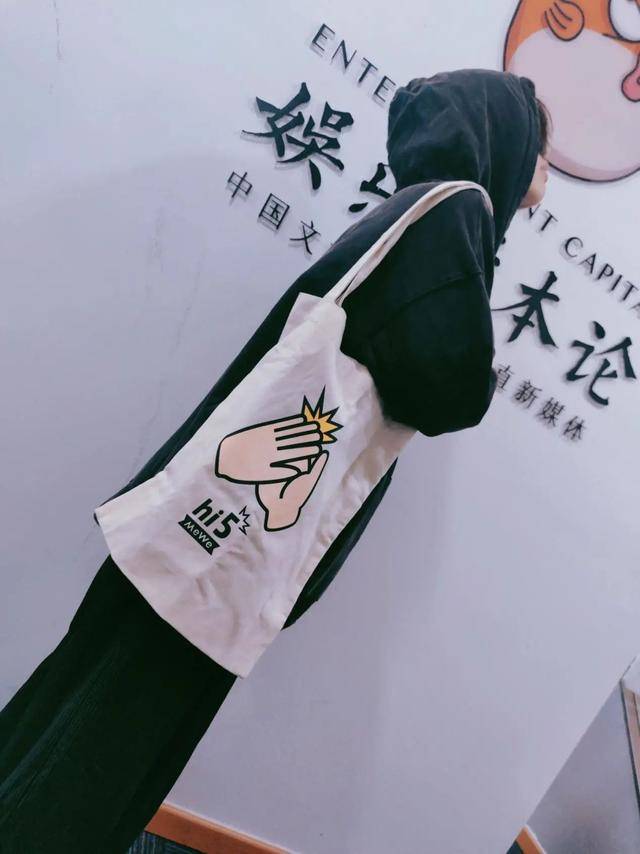 礼盒|开箱大赏，这届互联网月饼行不行？