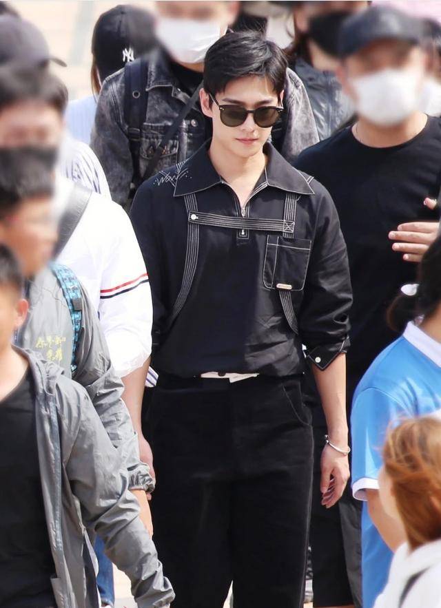 迪丽热巴|原创《你是我的荣耀》路透曝光，杨洋热巴青春洋溢，穿校服无违和感