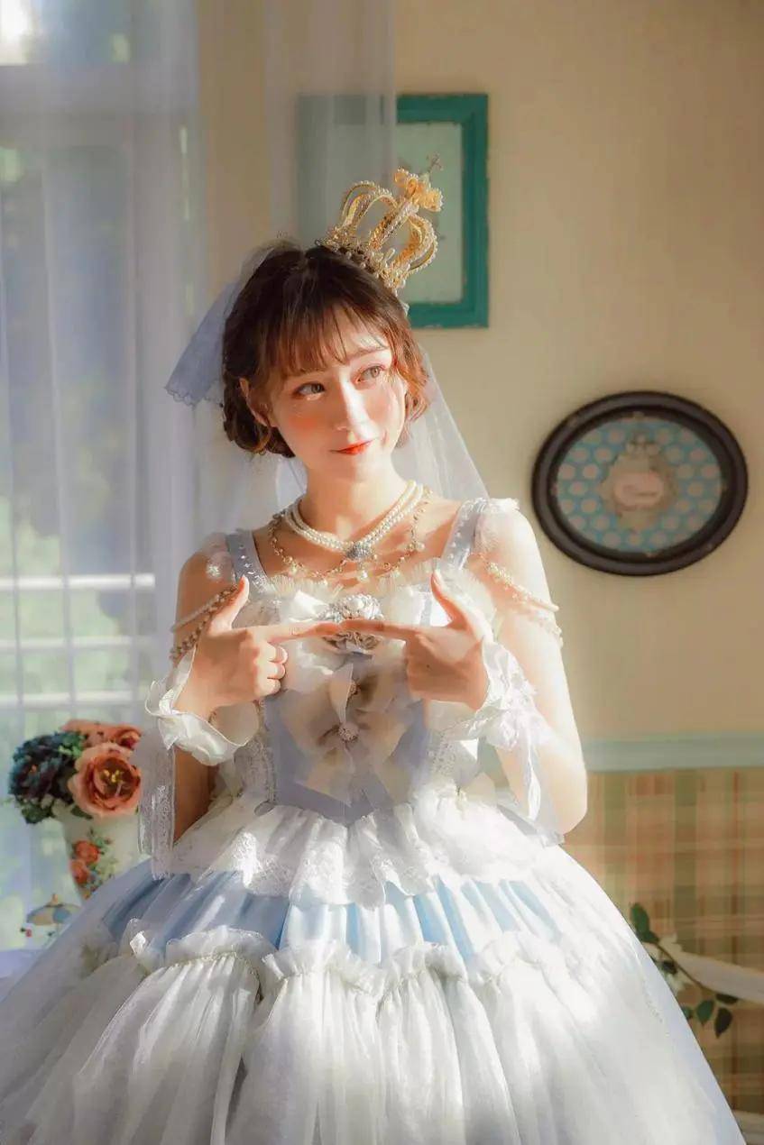 top|lo圈迷惑行为大赏，公车上蹦迪、冲上b站掉粉榜top的土味名媛一个比一个虎！