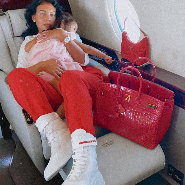 身材|罗太太乔治娜不仅炫富还爱秀身材，大长腿放洗手台上真撩人