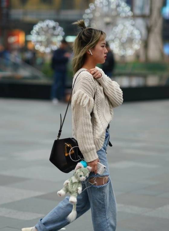 鞋子|当别人穿AJ热得难受时，小姐姐早已穿上“珠宝鞋”，清爽舒服