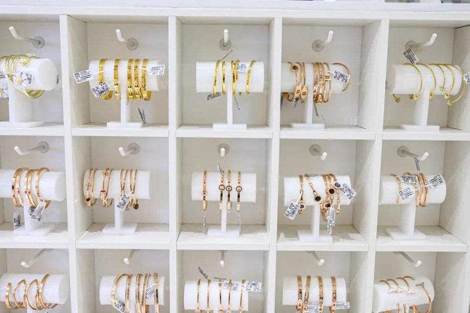 连明星|ZEGL线下体验店！超20000+配饰任挑任试，百元内轻松Get！