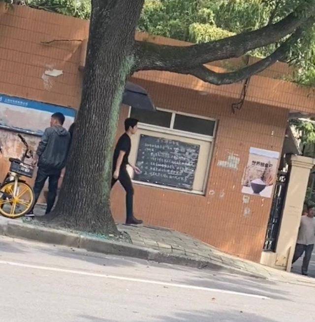 迪丽热巴|原创《你是我的荣耀》路透曝光，杨洋热巴青春洋溢，穿校服无违和感