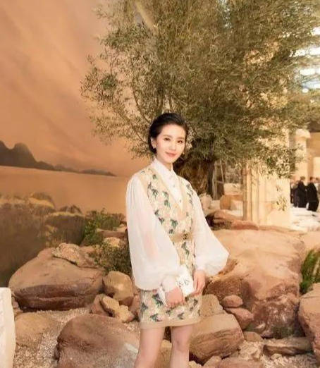 气质|刘诗诗经典服饰,适合本人气质,礼服私服都驾驭得很出色