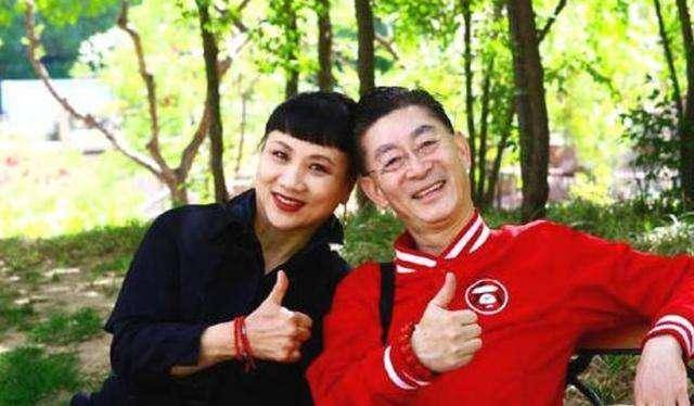 章金莱|原创六小龄童发文为妻子于虹庆生,所晒合影中女儿罕见入镜