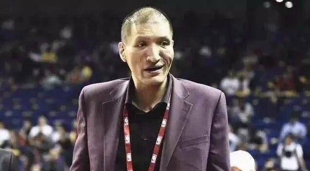 43岁巴特尔近况：患病骨瘦如柴，17岁儿子太帅，女儿成大公司总裁