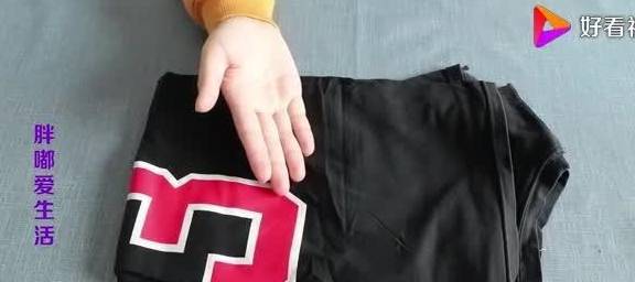 地摊|地摊上20元一件的衣服哪来的？为什么这么便宜？现在知道还不晚