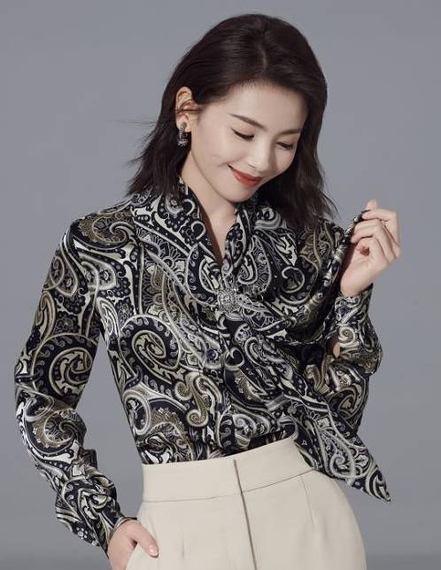 审美|彻底被刘涛打败，转行做设计师但审美还停留在90年代，好似老阿姨