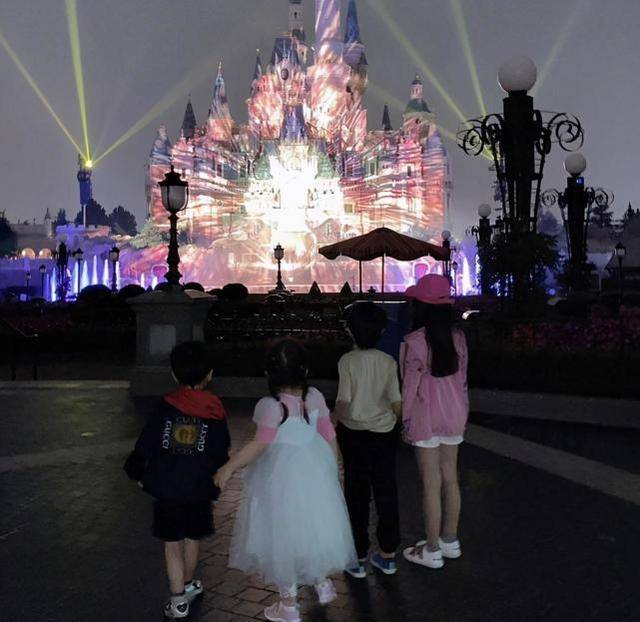 baby|Angelababy是现实版顾佳？加入富婆圈很低调，不站C位还是订餐担当