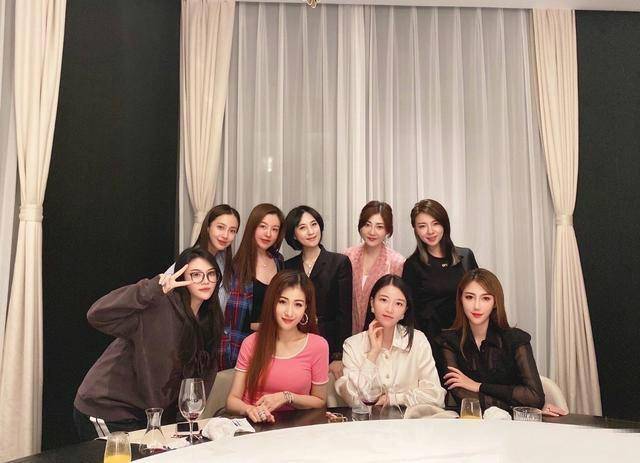 baby|Angelababy是现实版顾佳？加入富婆圈很低调，不站C位还是订餐担当