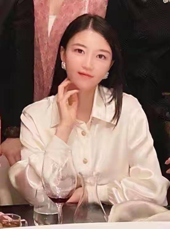 贵妇|baby拼命进的贵妇圈啥来头？学霸千金只能坐边上，C位阔太身份成谜