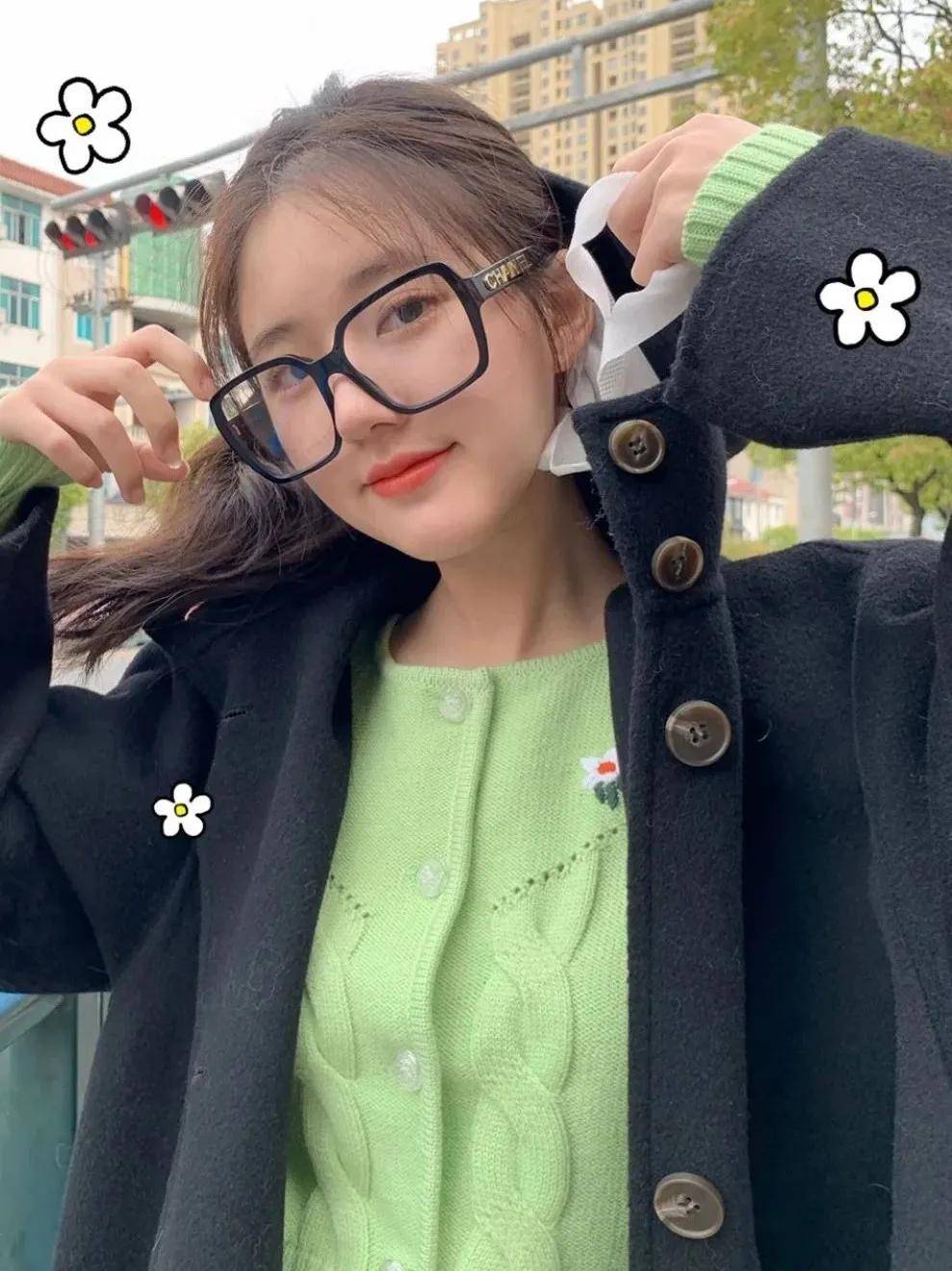 款式|网红明星针织衫穿搭，正确开启秋天模式！