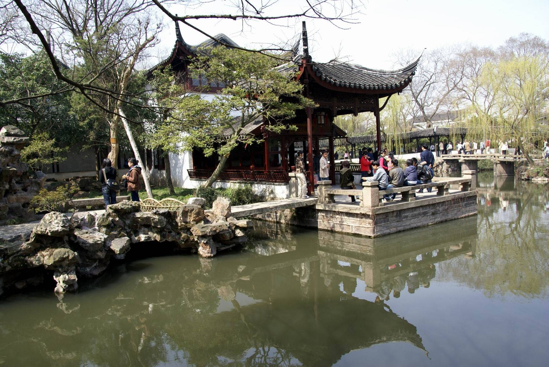 苏州gdp2万亿超过省份_苏州是哪个省份(2)