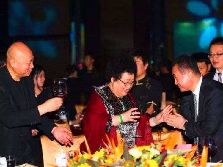 迟重瑞|65岁唐僧过生日，76岁老婆年老色衰身材走样靠一件宝贝征服御弟