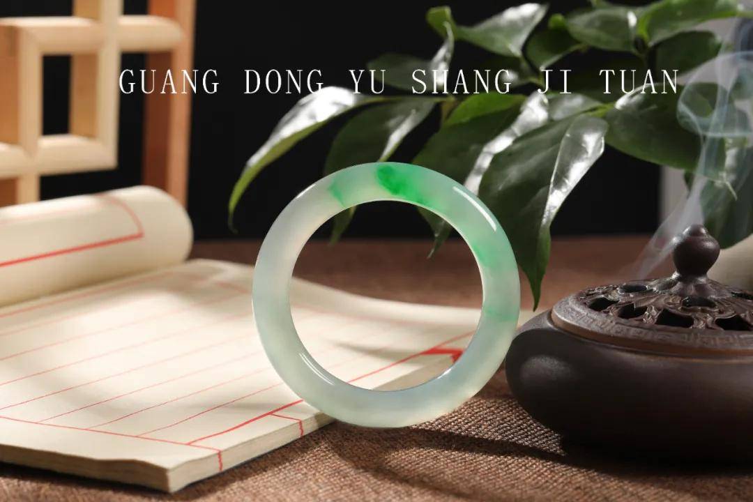 手镯|开眼了，六位数的翡翠手镯长什么样？