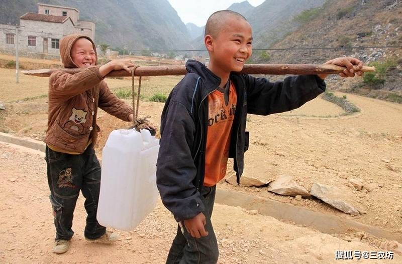 农民也意识到了现在是法治社会,不再是以前那种宗族时代了,所以拜把子
