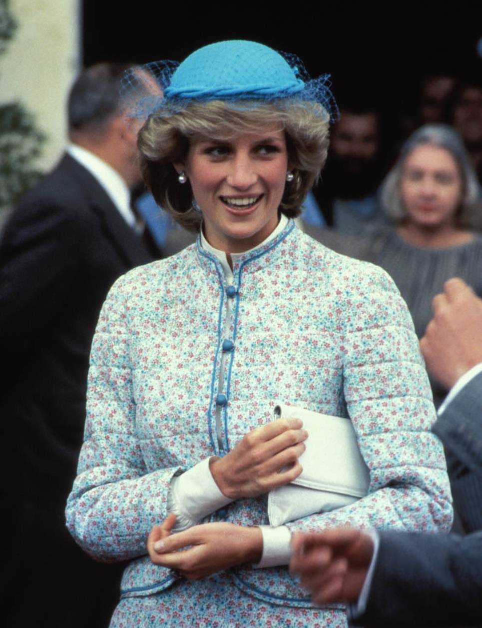 经典|戴安娜穿搭已成经典！离世22年依然时髦气质，名副其实的时尚偶像