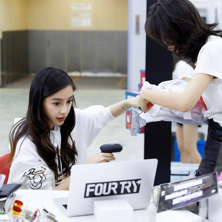 男生|她模特出身，在综艺节目中一举成名，演技却饱受诟病