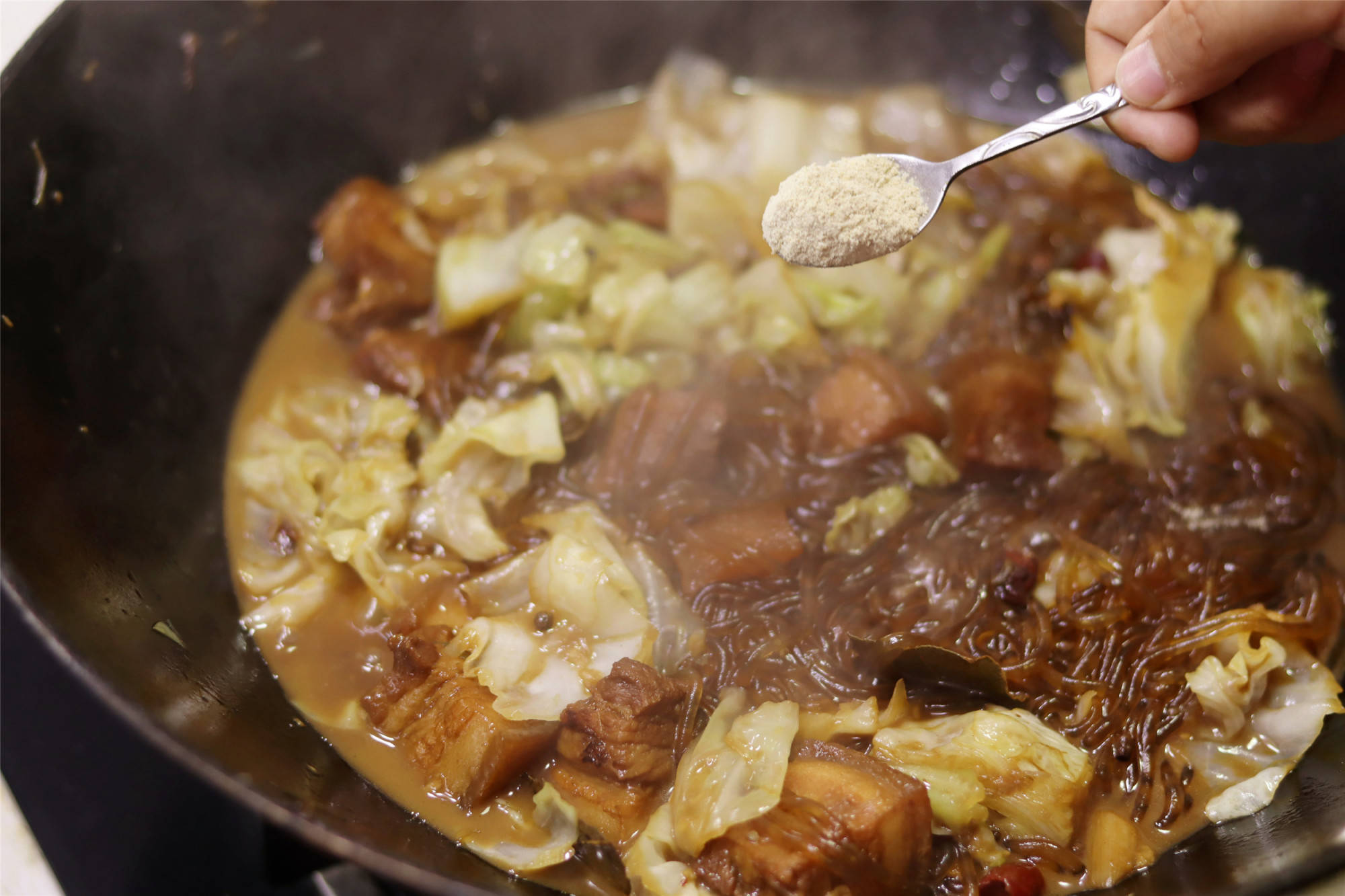 五花肉|它和粉条是绝配，熬一锅暖和下饭，好吃到汤汁都不剩深秋了