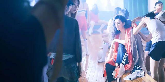 脸部|巩俐太自信了吧,出席活动基本都是裸唇,脸部特写就是两个字标致