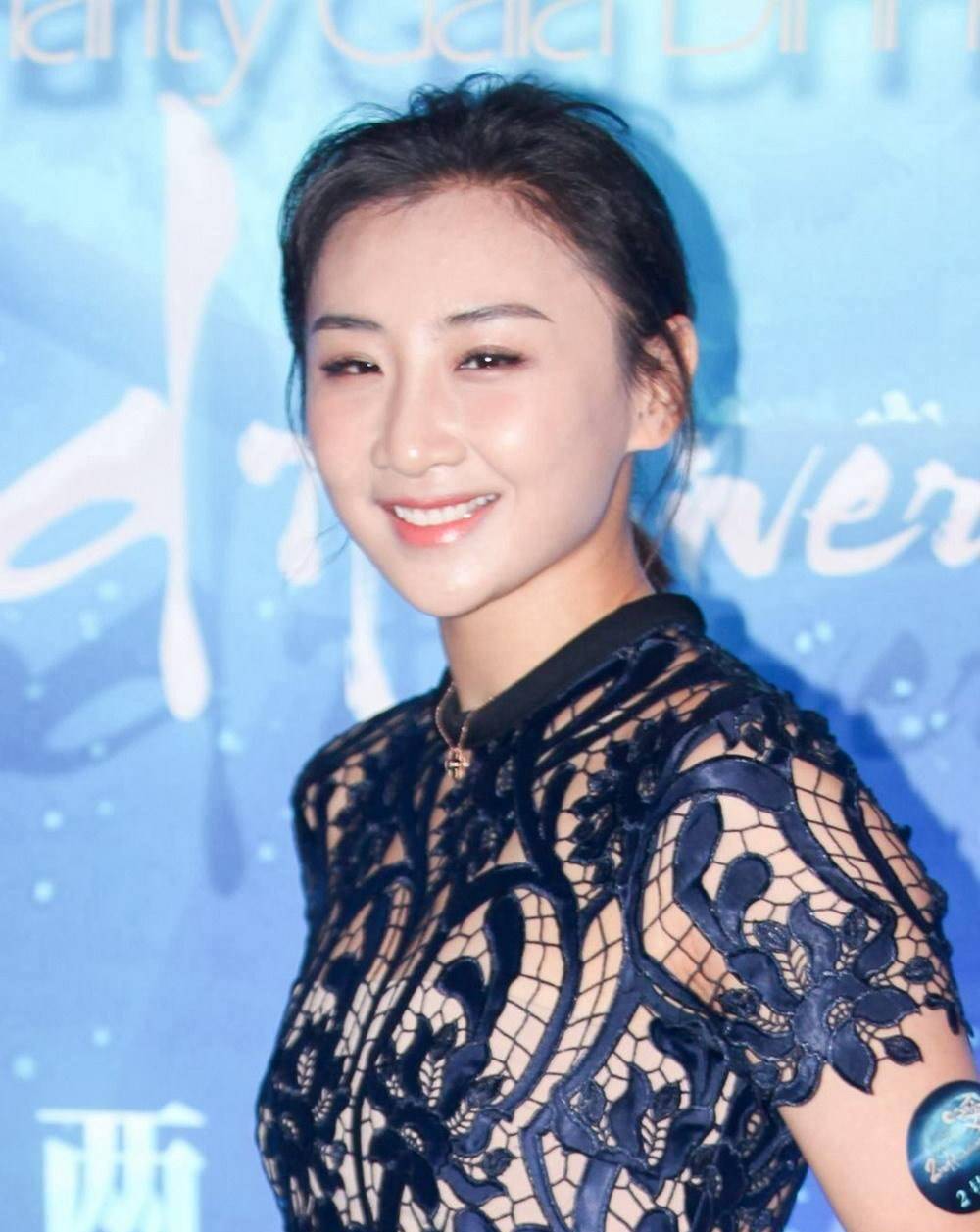 昔日蹦床女神何雯娜现状:陷入工作困境,竟无底薪?