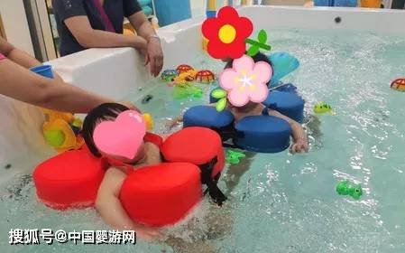 婴幼儿|婴幼儿游泳更应该在日程上天气凉了