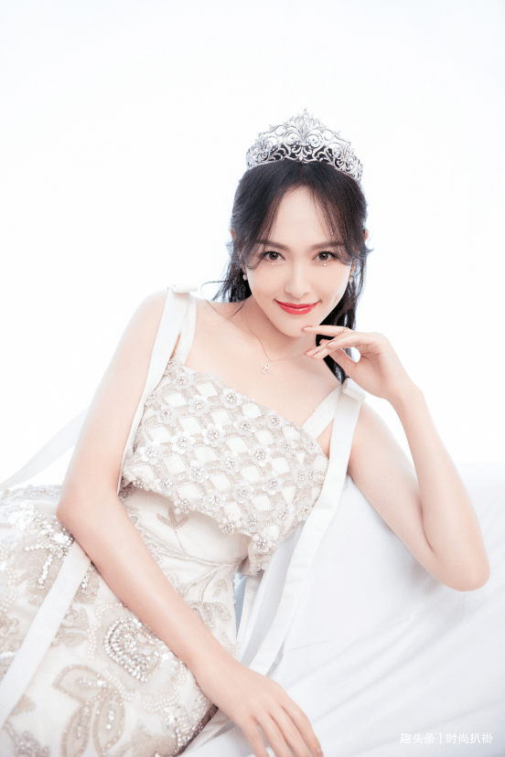 代名词|唐嫣还真是小可爱的代名词呢！清新小裙子的搭配，简直不要太甜了