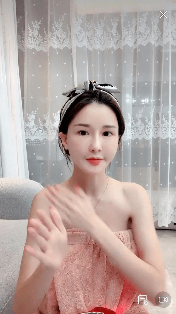 土豆|自己整成馒头脸,还教粉丝瞎整,她这不是第一次翻车了…