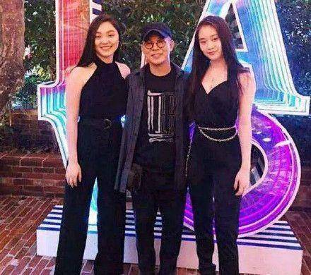 李连杰|李连杰17岁女儿晒美照，身材凹凸有致，一点不输利智
