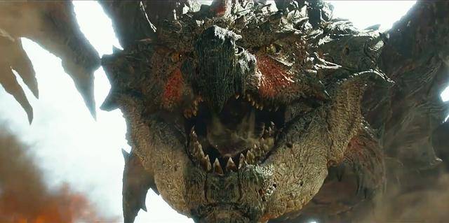 《怪物猎人》曝光新画面，雄火龙登场，体型巨大，造型还原_角龙