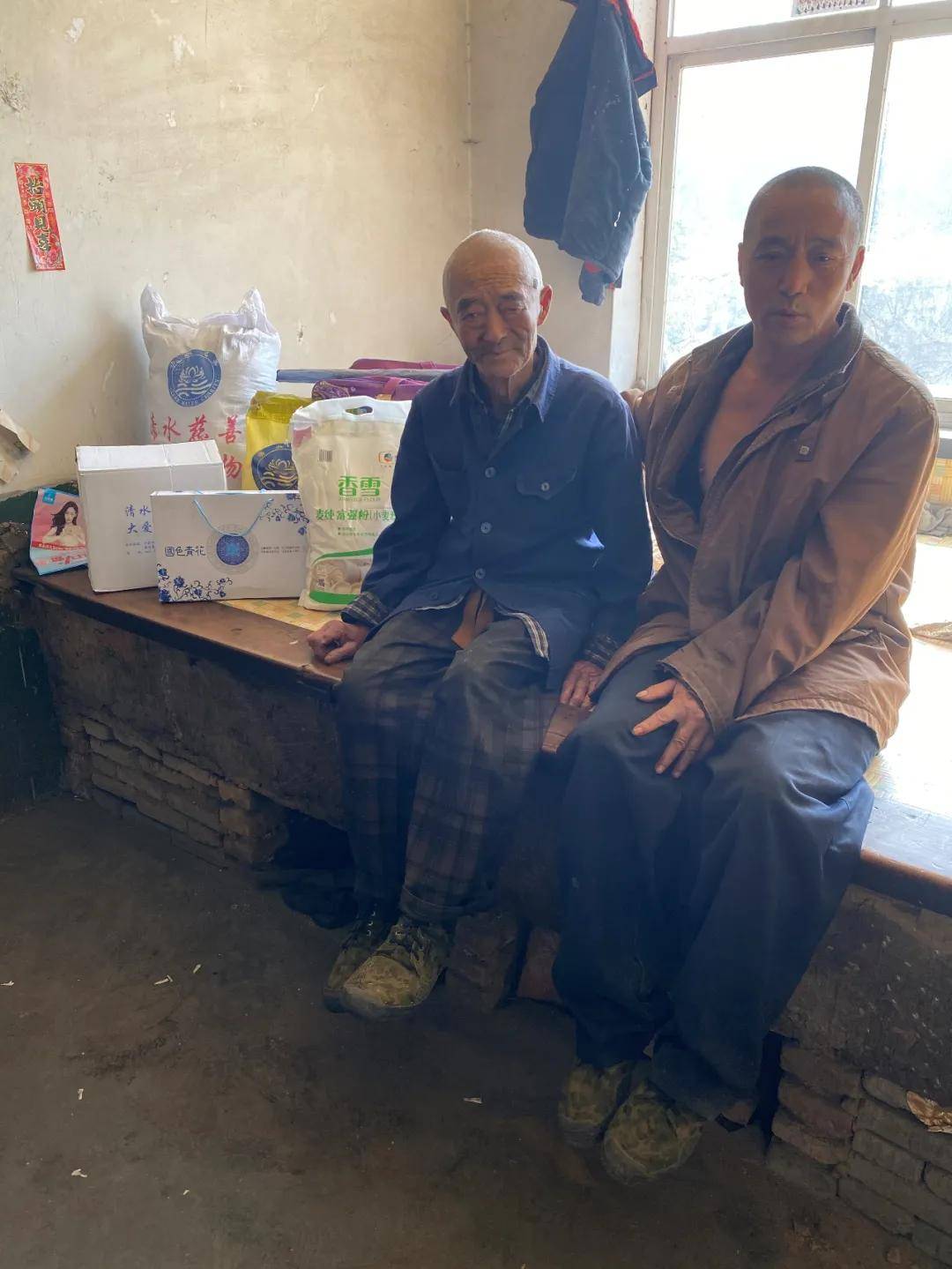 清水慈善为瓦房店祝华街道送爱心物资