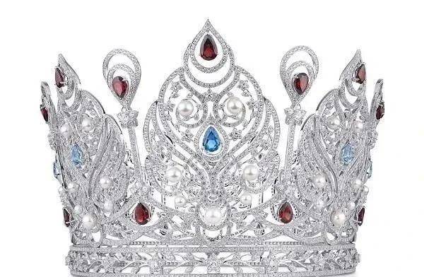 钻石|泰国环球小姐冠军出炉!她戴75万钻石大王冠,穿高开叉红裙秀长腿