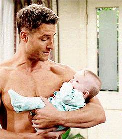 小宝宝|点击领取《新生儿使用手册》您预定的新生儿已送达