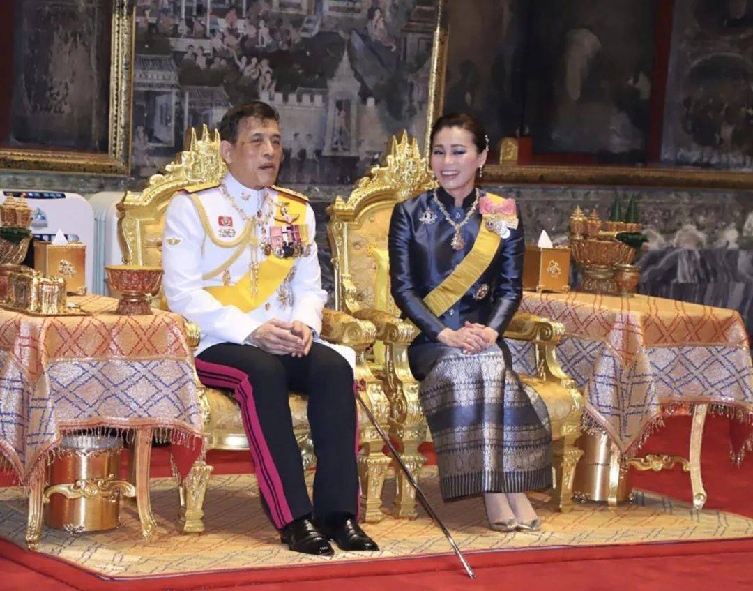 王室|35岁泰国贵妃特写照“来袭”，和王室成员一样待遇，回避王后锋芒