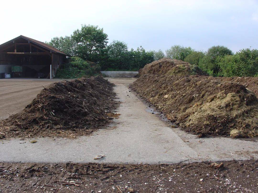 种地的朋友虽然知道有机肥对土壤的重要性,但是觉得粪便堆肥过程太过