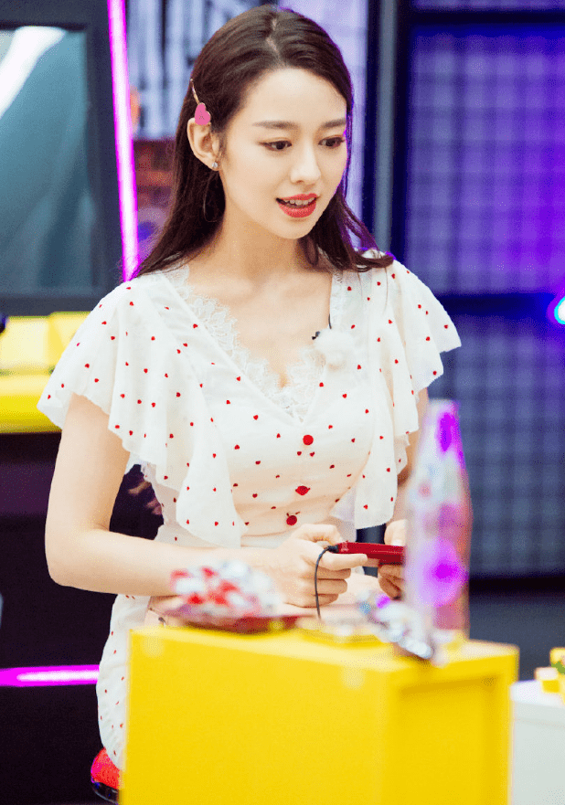 清无|吉娜被节目组强制要求素颜，看清无滤镜下的她，终于懂了郎朗审美