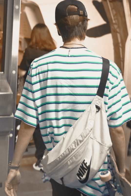 看看王一博的包，李玉刚的聊天记录就知道了！