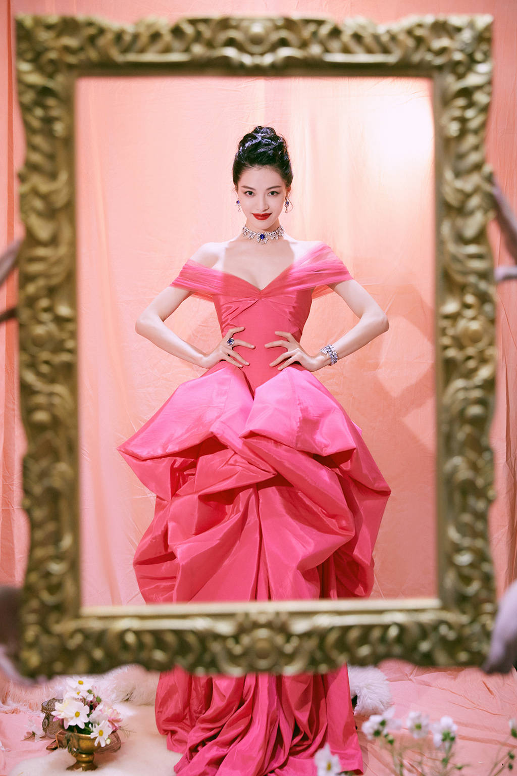 钟楚曦|宁静、娜扎、钟楚曦盛装出席时尚活动，唐艺昕产后首亮相暴露身材