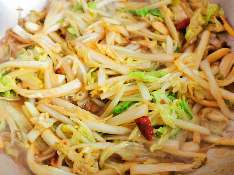 酸辣白菜的炒法 df3fad3a24664a55b0f33baf8126bb04.jpeg